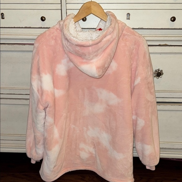 Davie Clothing Other - Pink and White Tie-Dye Fleece Hoodie Oodie size 4-13 hooded cozy thick sweater